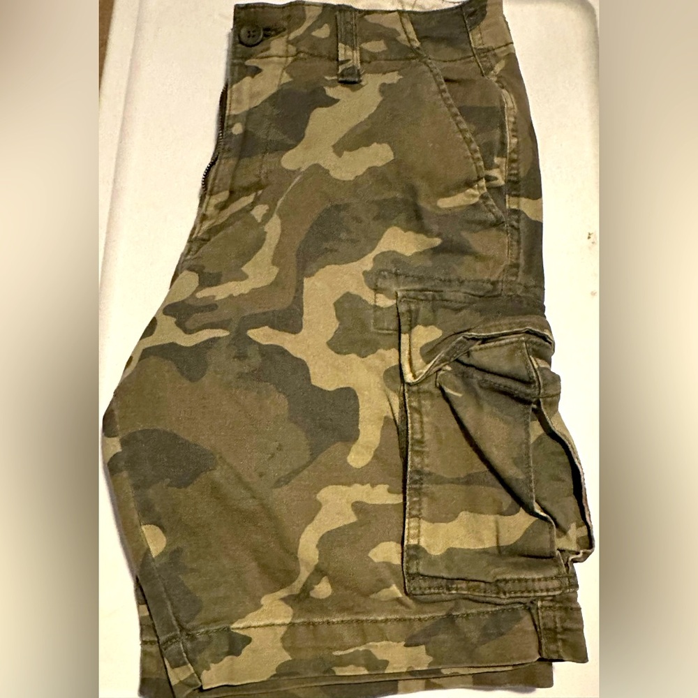 Men’s Old Navy Lived-In Straight Cargo Shorts